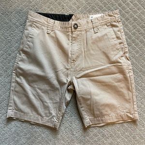 Volcom kahki chino shorts size 30